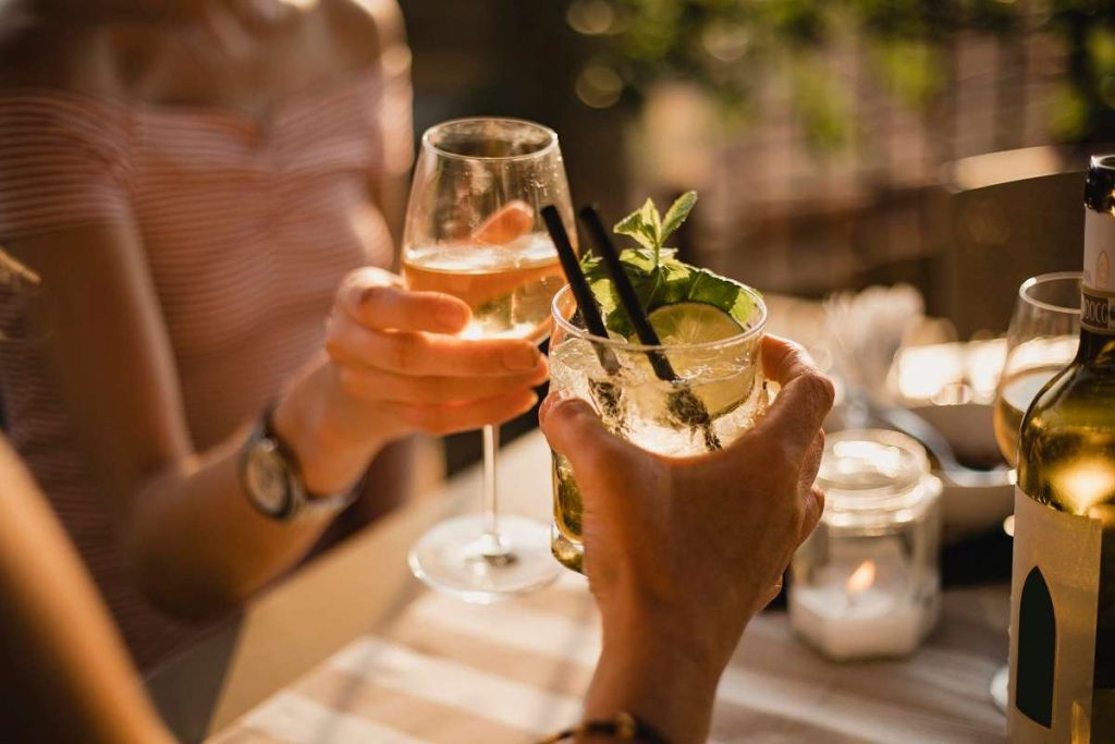 brinde com consumo de bebidas alcoólicas