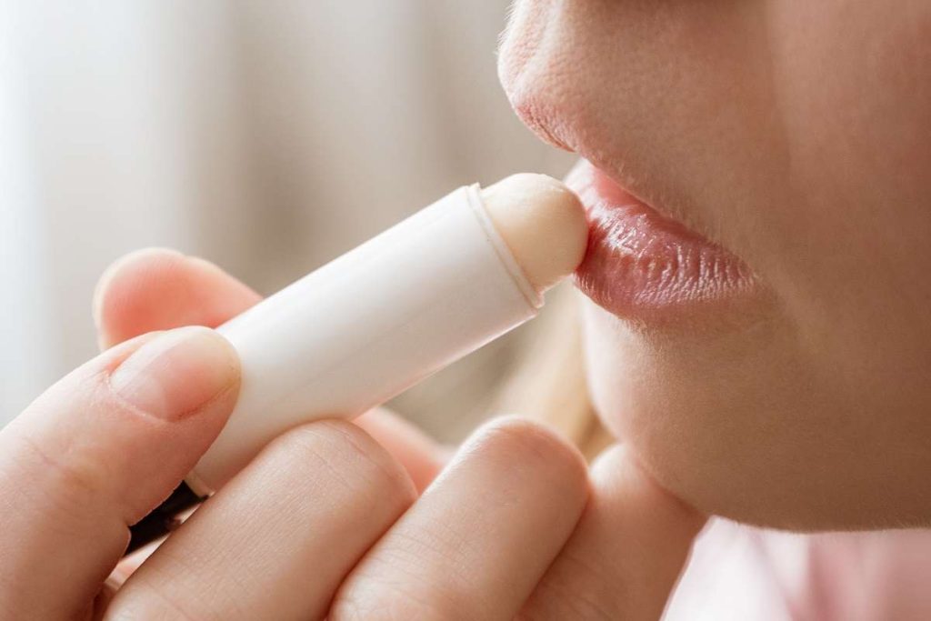 Protetor-Labial-Manteiga-de-Cacau-FPS-8-Revitart-Care-protecao-solar-e-hidratacao-para-os-labios-2
