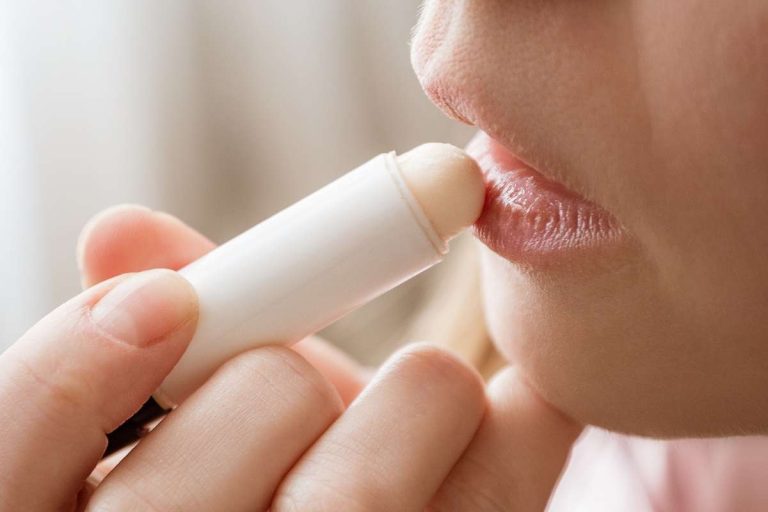 Protetor-Labial-Manteiga-de-Cacau-FPS-8-Revitart-Care-protecao-solar-e-hidratacao-para-os-labios-2